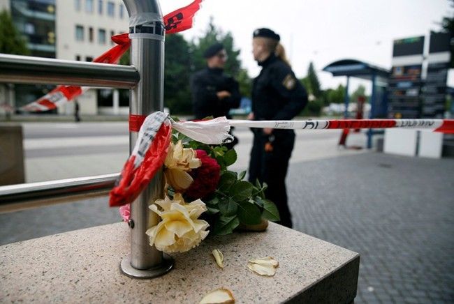 Девет убити при нападение в Мюнхен