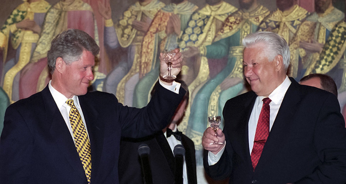 President Clinton and President Yeltsin toasting at the state dinner, Hall of Facets, The Kremlin, Moscow, May 1995